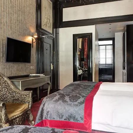 호텔 The Toren Amsterdam, By The Pavilions 4*